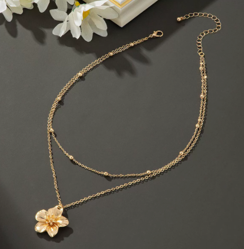 Chic Metal Flower Pendant Necklace