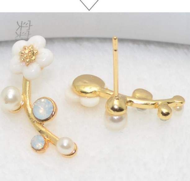 Elegant Pearl and Flower Earrings