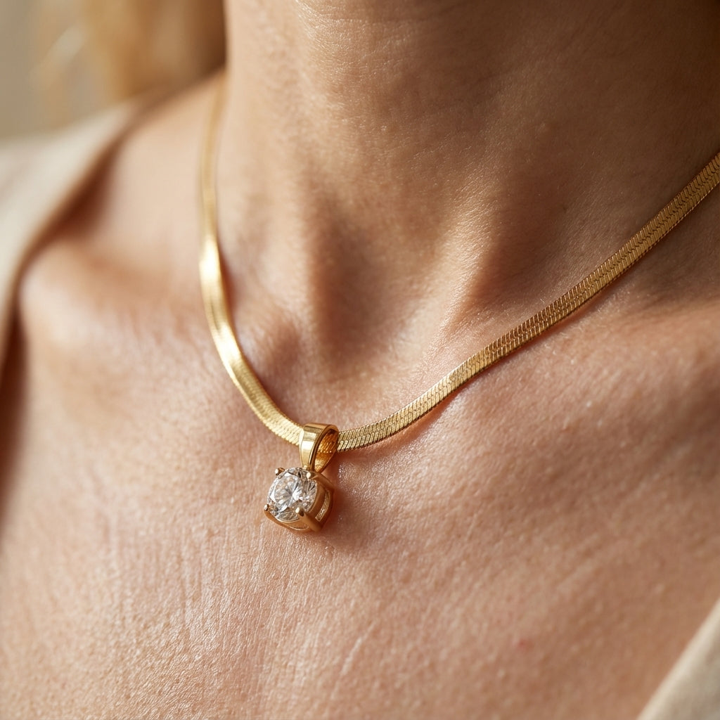 Elegant Gold Rhinestone Pendant Necklace